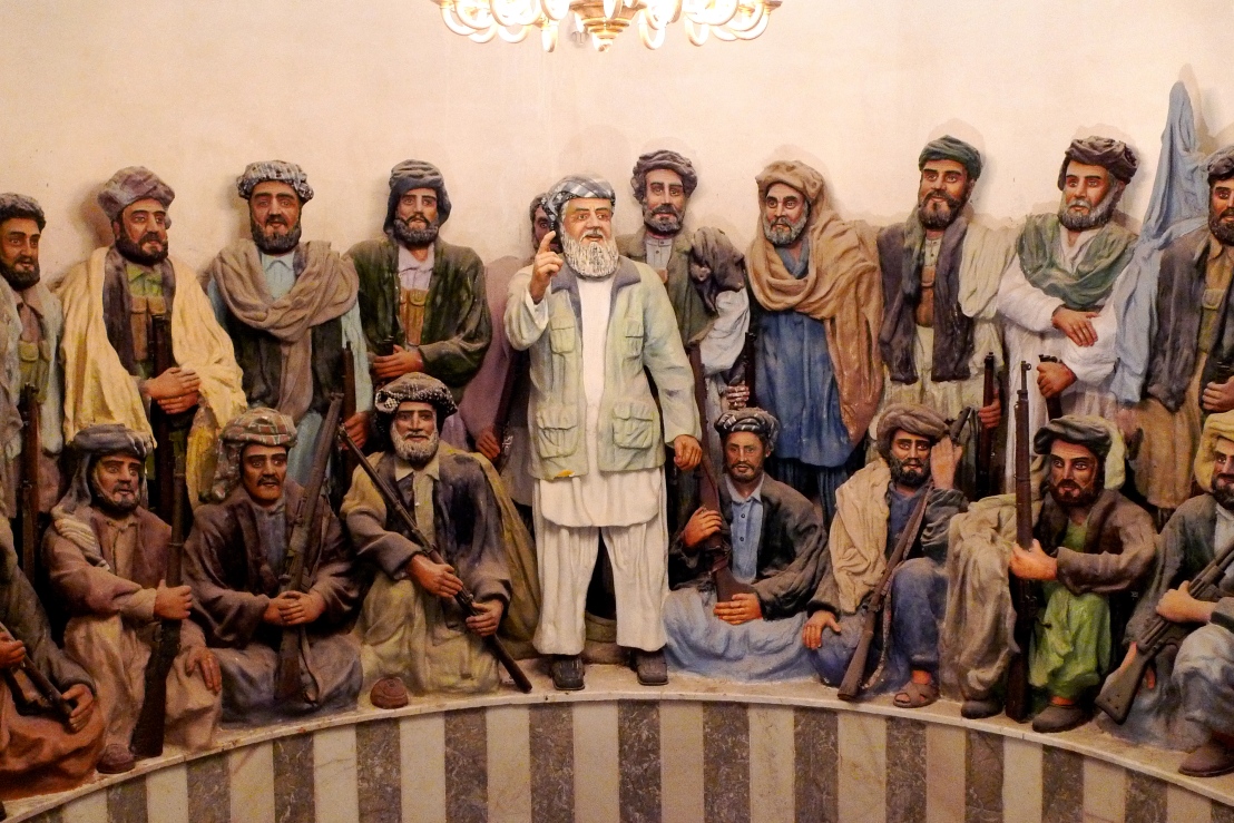 Ismail Khan guida la prima riunione dei mujaheddin anti-sovietici (herat, museo della jihad)